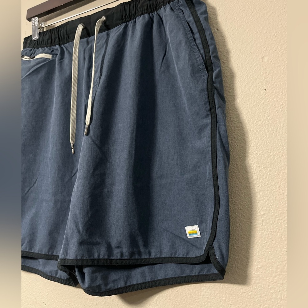 VUORI Banks Shorts Blue 7” Performance V Cycled 4-Way Stretch Mens L/XL - Picture 3 of 8